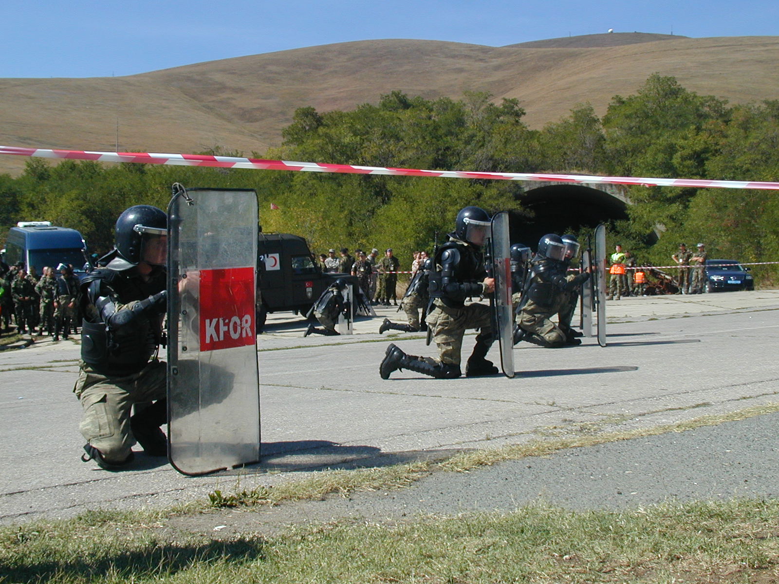 KOSOVA’DA TÜRK ASKERİNDEN GÖZ DOLDURAN TATBİKAT