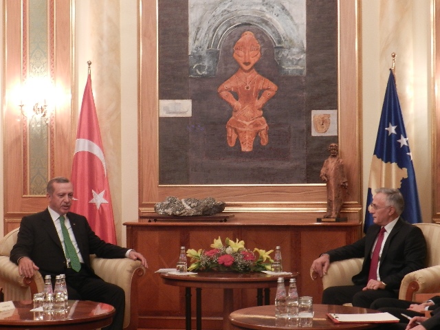 ERDOĞAN, MECLİS BAŞKANI KRASNİQİ İLE GÖRÜŞTÜ (VİDEOLU)