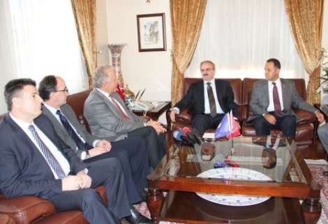 BAŞBAKAN YARDIMCISI PACOLLİ’DEN TÜRK İŞADAMLARINA ÇAĞRI
