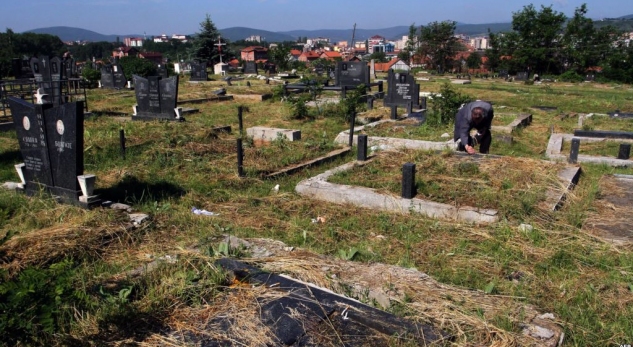 PRİŞTİNE’DEKİ SIRPLAR YAKINLARININ CESETLERİNİ SIRBİSTAN’A TAŞIYOR