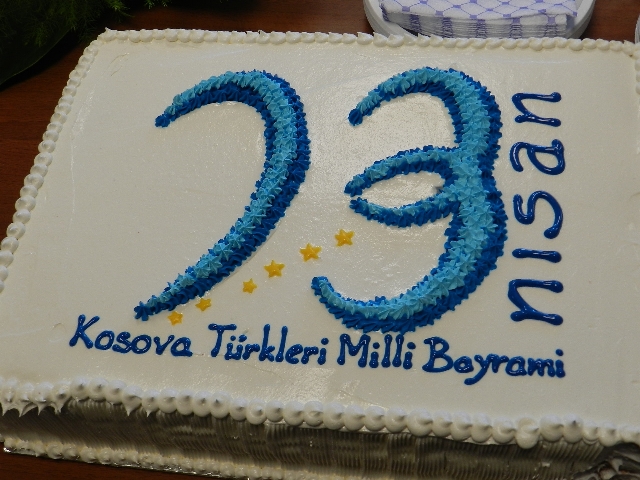 23 NİSAN PASTASI KESİLDİ