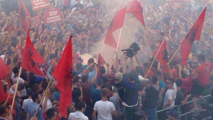 CUMHURBAŞKANI: BAYRAĞI YAKANLAR ADALETE TESLİM EDİLMELİ