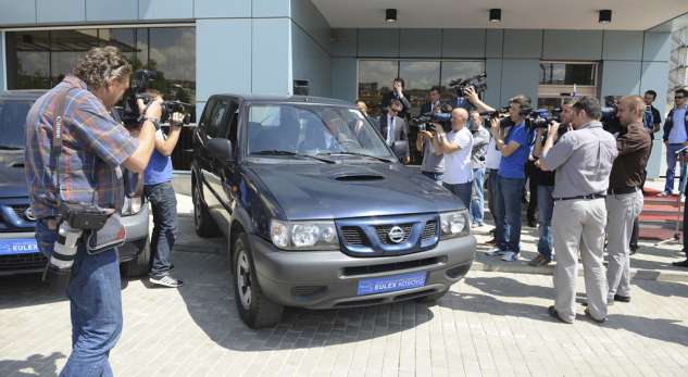 EULEX ARACI YAYAYA ÇARPTI