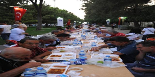 ADANA,  PRİZREN’DE İFTAR VERİYOR