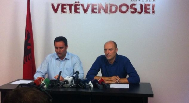 VETEVENDOSJE, BAŞBAKANIN İSTİFASINI İSTİYOR