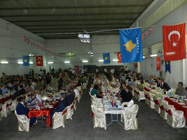 MEHMETÇİK’TEN KOSOVALILARA GELENEKSEL İFTAR PROGRAMI (VİDEO)