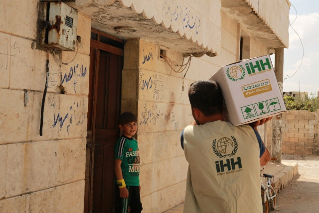 İHH’DAN KOSOVALI GAZİ VE ŞEHİT AİLELERİNE GIDA YARDIMI