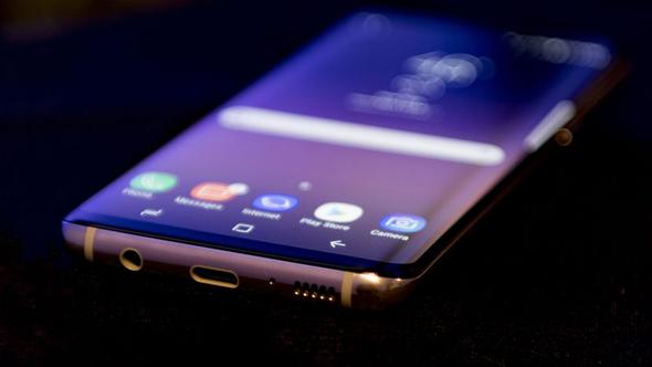 SAMSUNG’UN YEPYENİ TELEFONU SATIŞTA