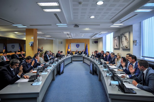 BAŞABAKAN, KAMU ŞİRKETLERİNDEKİ 10 MÜDÜRÜ GÖREVDEN ALDI