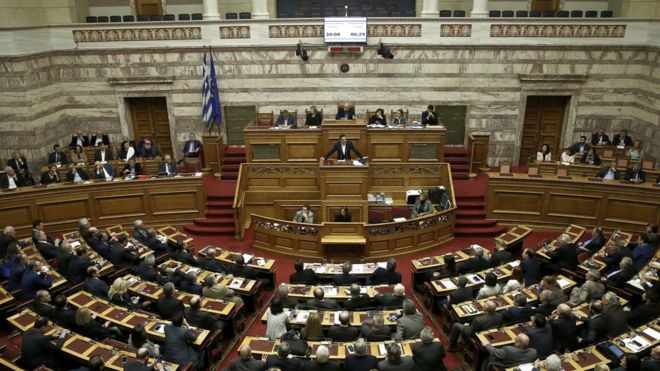 YUNANİSTAN BATI TRAKYA’DA İSLAM HUKUKUNU OPSİYONEL YAPAN YASAYI ONAYLADI