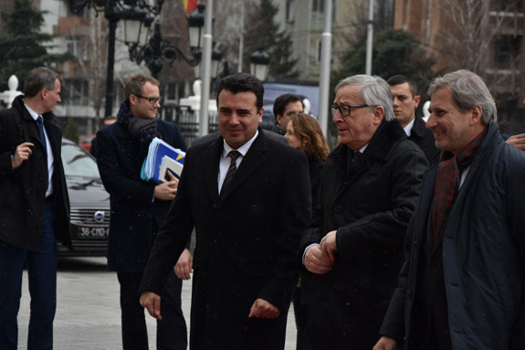 JUNKER’DEN MAKEDONYA’YA OLUMLU MESAJLAR