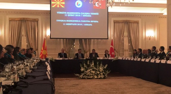MAKEDON BAŞBAKANDAN TÜRK İŞADAMLARINA AÇIK ÇEK