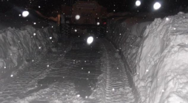 KOSOVA’NIN BU YERİNDE KAR KALINLIĞI 4 METRE
