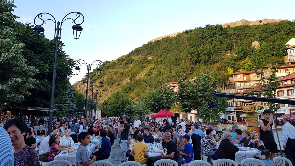 BEREKET KONVOYU, PRİZREN’DE GÖNÜL SOFRASI KURDU