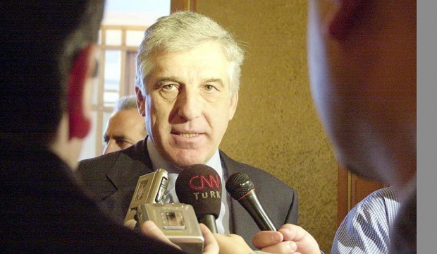 YUNANİSTAN’DA ESKİ SAVUNMA BAKANI VE EŞİ TUTUKLANDI