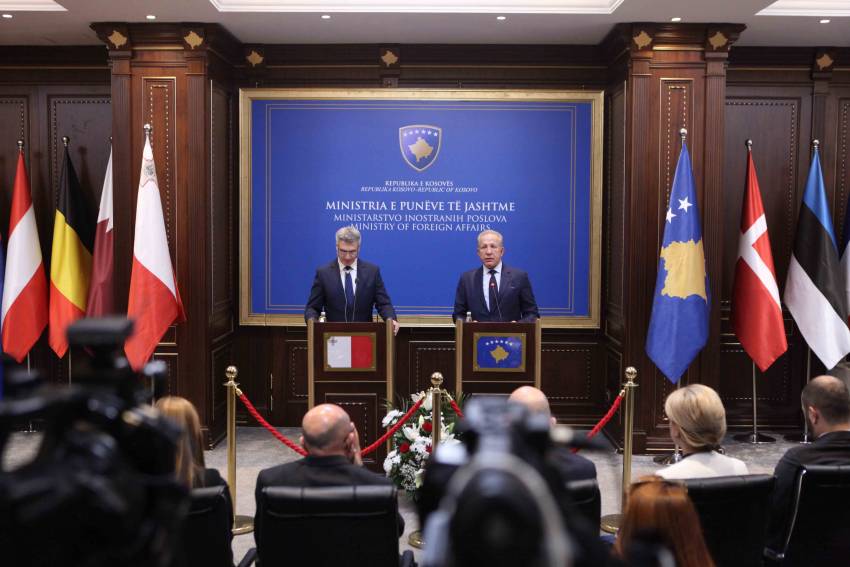 “ÇOĞU AB ÜLKESİ, KOSOVA İÇİN VİZE MUAFİYETİNE SİYASİ NEDENLERDEN DOLAYI ONAY VERMİYOR”