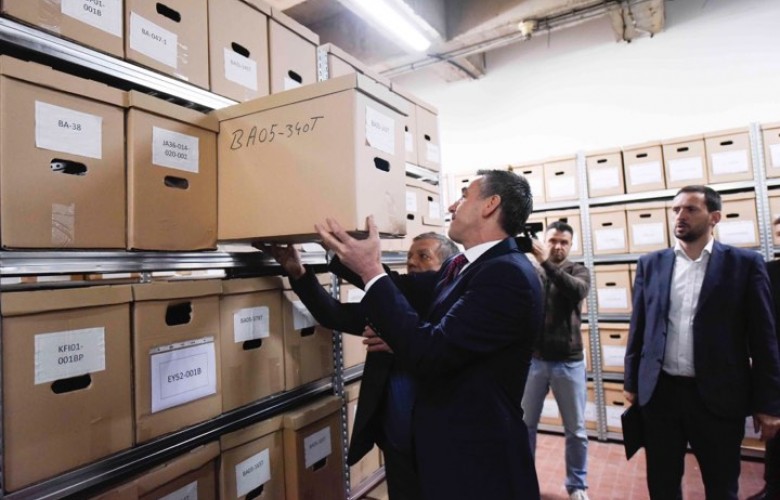 SAVAŞTA KATLEDİLENLERİN KIYAFETLERİ MÜZEDE SERGİLENECEK