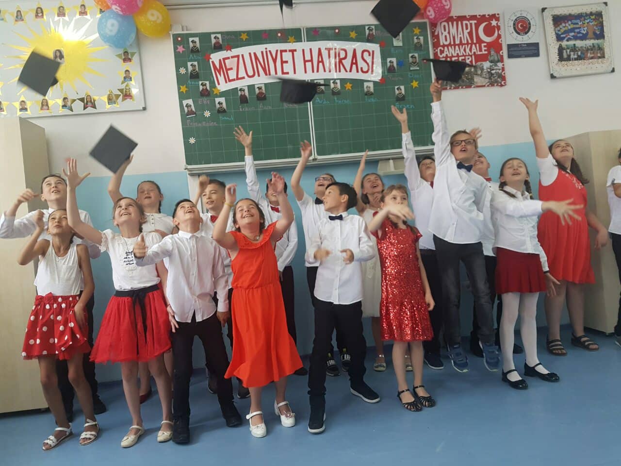İLKOKUL ÖĞRENCİLERİNİN KARNE HEYECANI