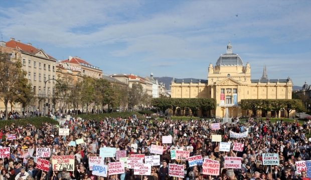 HIRVATİSTAN’DA ÇOCUK İSTİSMARI PROTESTOSU