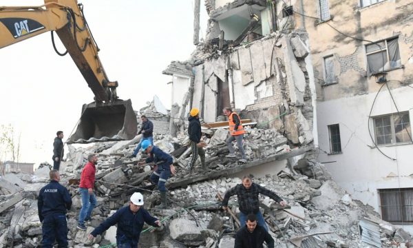 ARNAVUTLUK’TAKİ DEPREMDE ÖLÜ SAYISI 47 OLDU