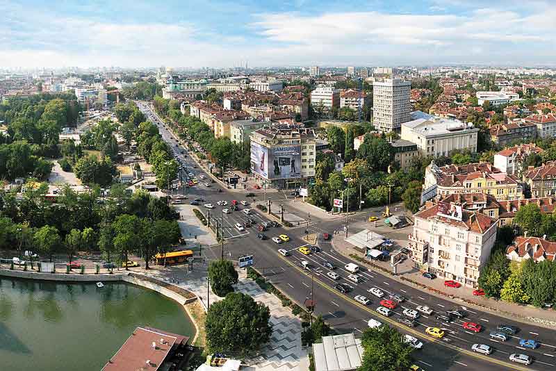BULGARİSTAN VATANDAŞLARI ÜLKEDEKİ DEMOKRASİDEN ŞİKAYETÇİ