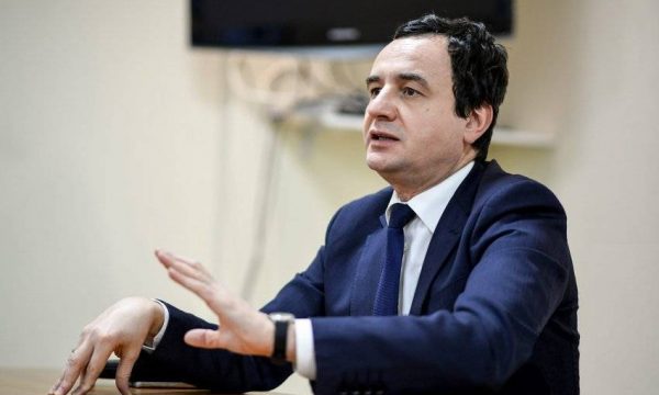 BAŞBAKAN KURTİ, SIRBİSTAN’A UYGULANAN VERGİ KONUSUNDA MERAK EDİLENLERİ YANITLADI