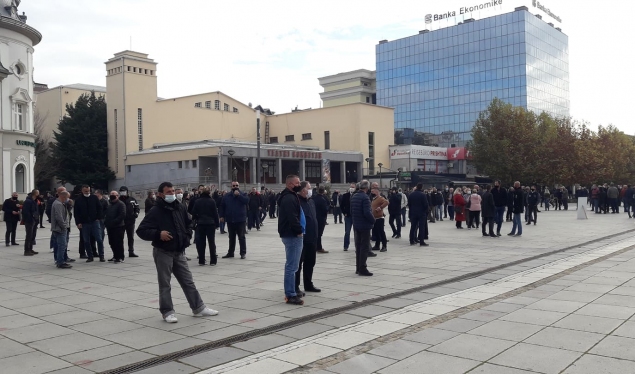 MAAŞLARINI ALAMAYAN KOSOVA TELEKOM ÇALIŞANLARI PROTESTO GÖSTERİSİ DÜZENLEDİ