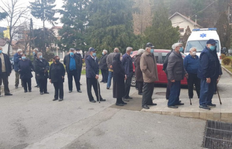 SIRBİSTAN,  KOSOVA’NIN KUZEYİNDE  VATANDAŞLARI AŞILAMAYA BAŞLADI