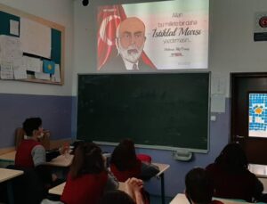 PRİŞTİNE’DE TÜRK ÖĞRENCİLER İSTİKLAL MARŞI’NIN 100. YILINI KUTLADI