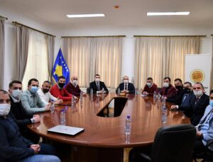 ESNAF DERNEĞİ YÖNETİM KURULU ÜYELERİ, HASKUKA İLE GÖRÜŞTÜ