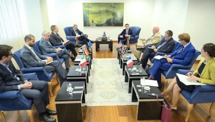 KURTİ, KUİNT BÜYÜKELÇİLERİ İLE ÜLKEDEKİ GÜVENLİK DURUMUNU GÖRÜŞTÜ