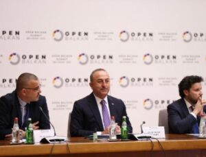 ÇAVUŞOĞLU: KOSOVA VE SIRBİSTAN’I DİYALOĞA TEŞVİK ETMEYE DEVAM EDECEĞİZ