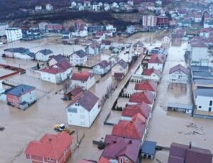 KOSOVA’DA YAŞANAN SEL VE SU BASKINLARINA MÜDAHALE ÇALIŞMALARI YOĞUNLAŞTI