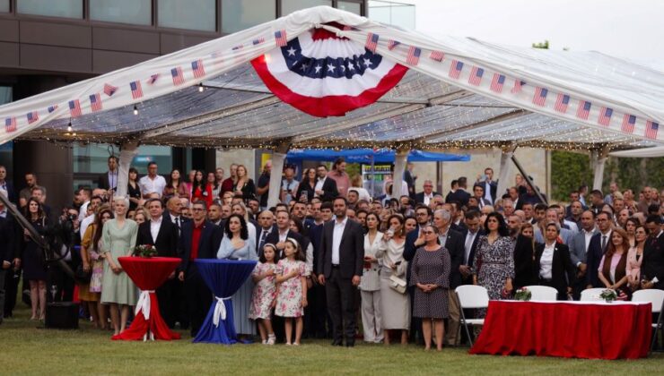 ABD’NİN BAĞIMSIZLIK GÜNÜ KUTLAMASINDA KOSOVA’YA HATIRLATMA
