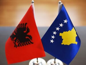 KOSOVA İLE ARNAVUTLUK ARASINDA 13 ANLAŞMA İMZALANDI