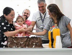 İÇ ORGANLARI DIŞARIDA DOĞAN KOSOVALI BEBEK TÜRKİYE’DE SAĞLIĞINA KAVUŞTU