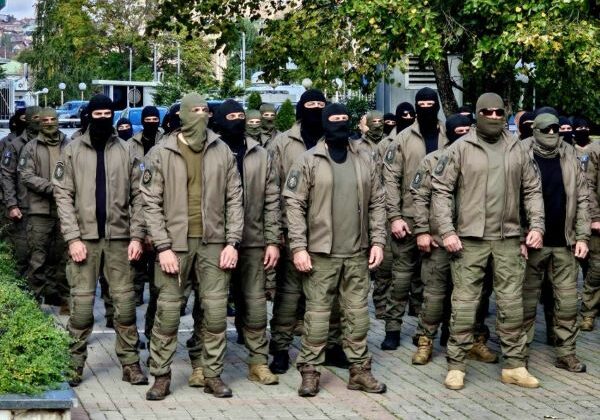 KOSOVA POLİSİ’NİN ELİT BİRİMLERİNDEN PROTESTO EYLEMİ