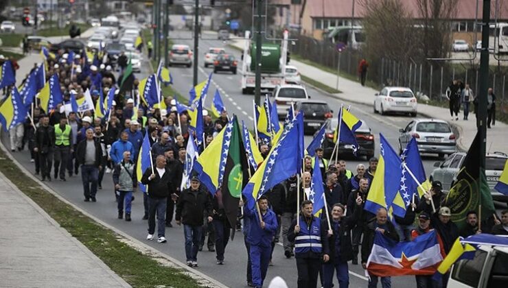 BOSNA HERSEK’TE MADEN İŞÇİLERİ EYLEM YAPTI