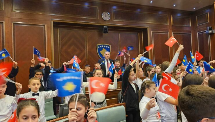 KOSOVALI TÜRK ÖĞRENCİLER MECLİSİ ZİYARET ETTİ