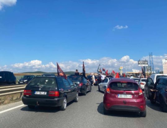 protesto- arac- konvoyu1