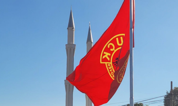 uck- bayragi- camiler