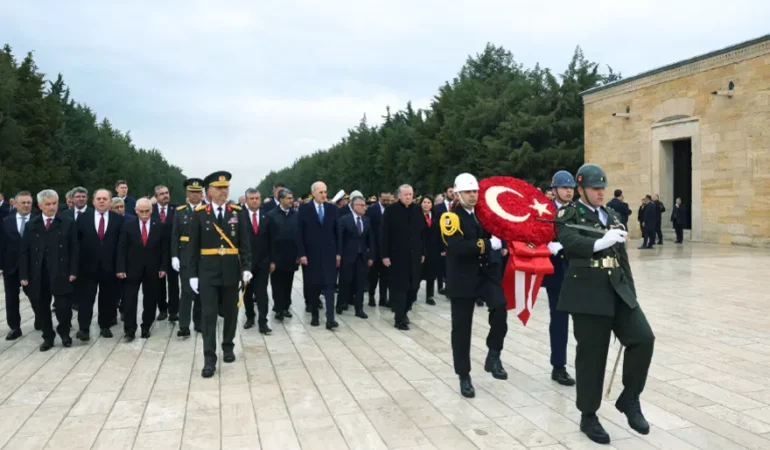 AA-20261029-42898696-42898692-CUMHURBASKANI_ERDOGAN_BASKANLIGINDAKI_DEVLET_ERKANI_ANITKABIRI_ZIYARET_ETTI-981923