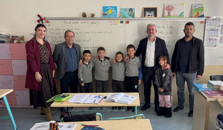 enis- kervan- mitrovica- turk- ogrenciler1