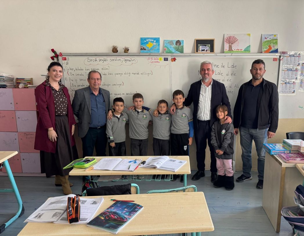 enis- kervan- mitrovica- turk- ogrenciler1