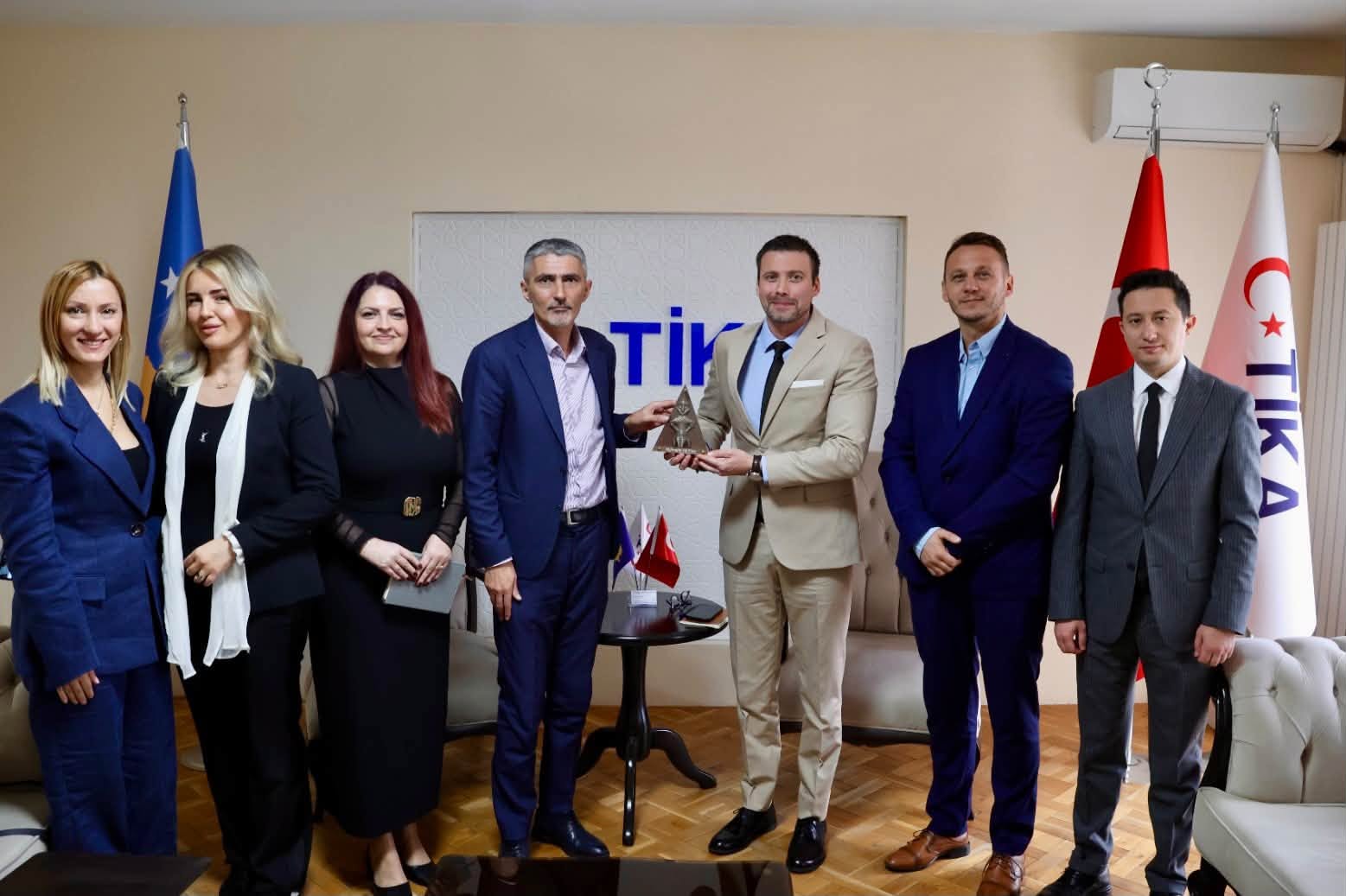 kosova-eczacılar- odasi -ile- turk eczacilar - dernei- tika- ziyareti