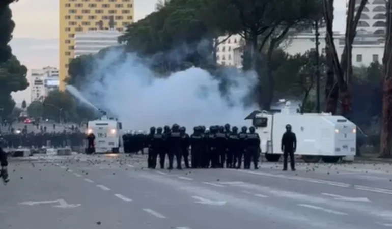 tiran- protestolar